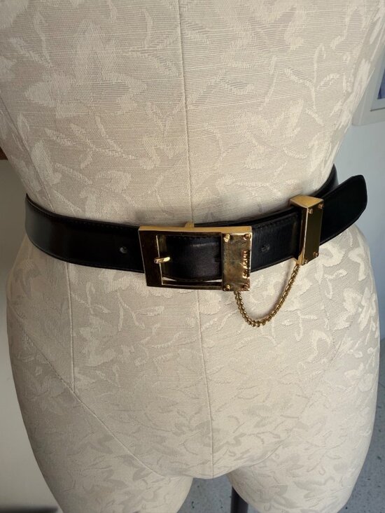 St. John Womens Gold Tone Buckle Belt Size 28 Black Leather Vintage Italy main image 12